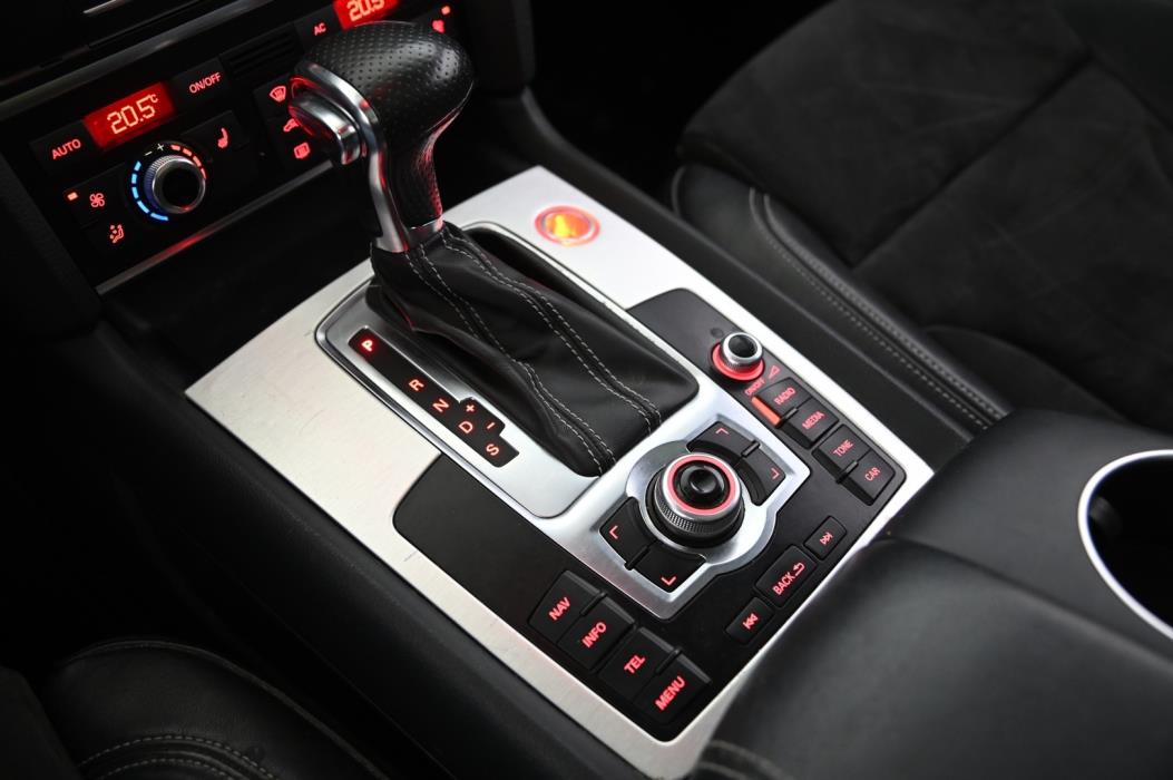 AUDI Q7 2012