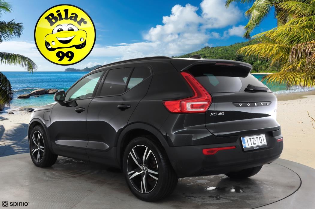 VOLVO XC40 2021