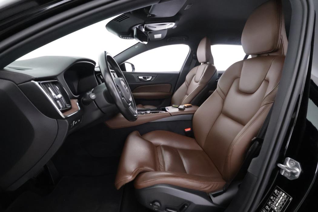VOLVO V60 2021