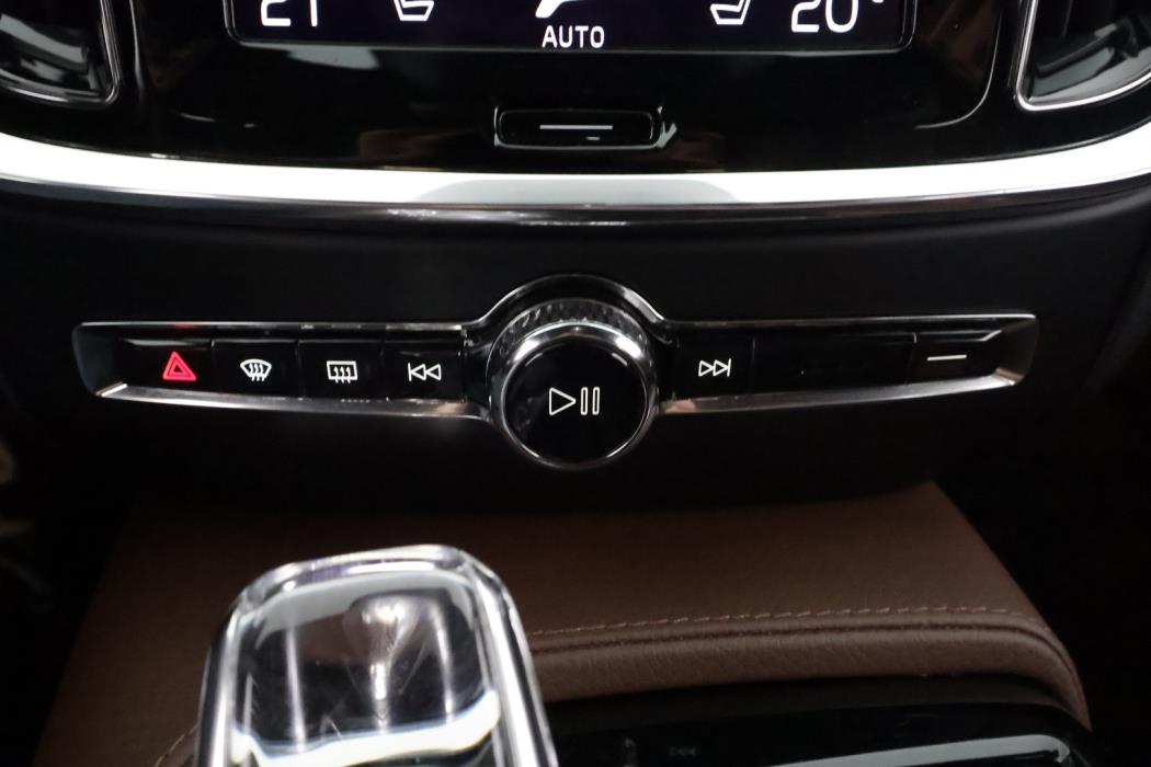 VOLVO V60 2021