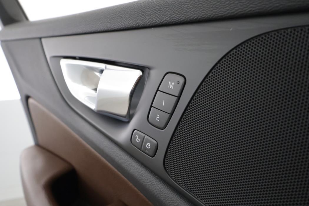 VOLVO V60 2021