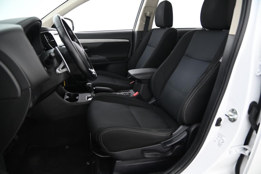 MITSUBISHI Outlander 2016