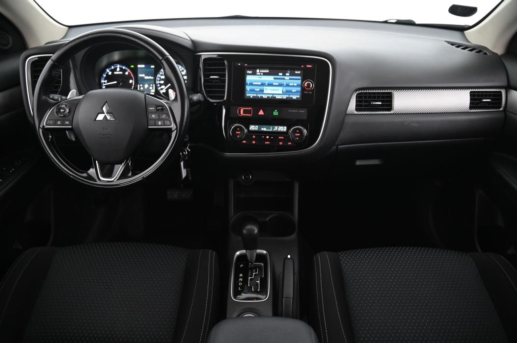 MITSUBISHI Outlander 2016