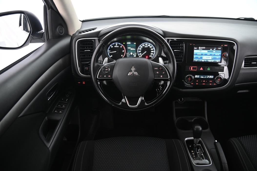 MITSUBISHI Outlander 2016