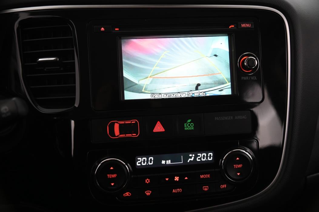 MITSUBISHI Outlander 2016