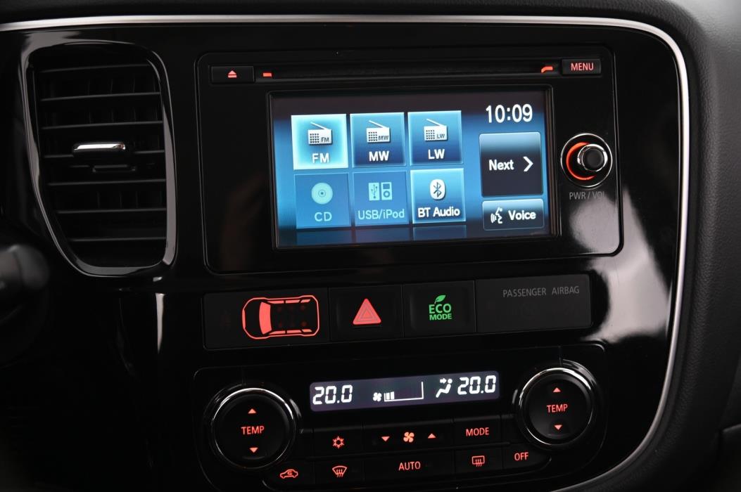 MITSUBISHI Outlander 2016