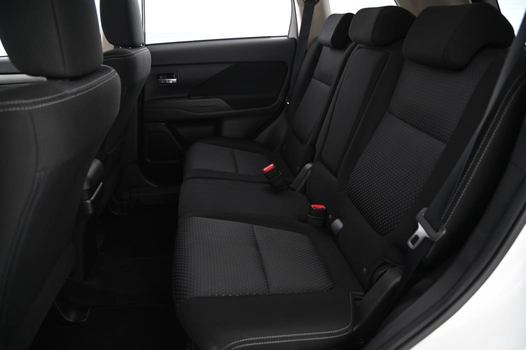 MITSUBISHI Outlander 2016