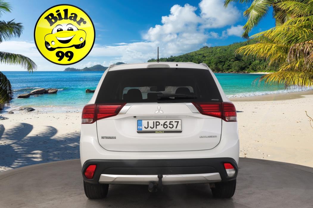 MITSUBISHI Outlander 2016