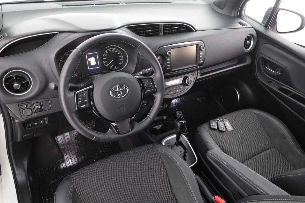TOYOTA Yaris 2019