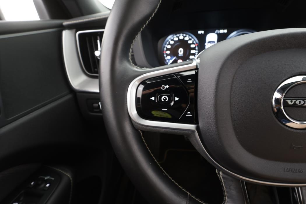 VOLVO XC60 2021