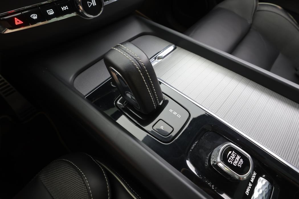 VOLVO XC60 2021