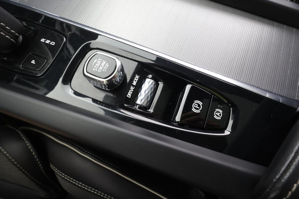 VOLVO XC60 2021
