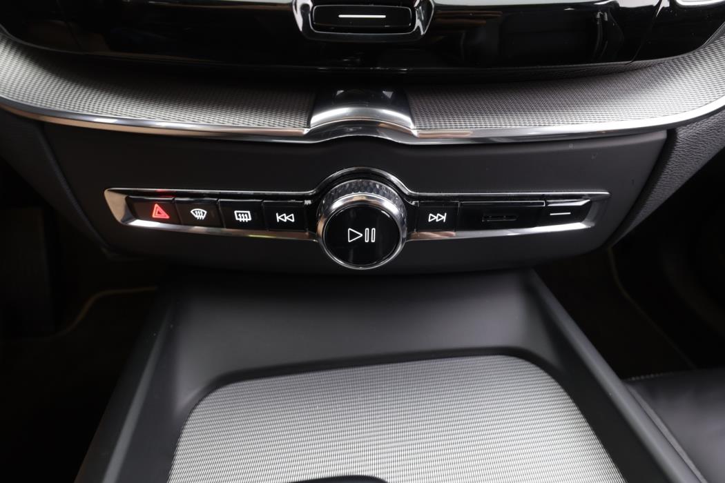 VOLVO XC60 2021