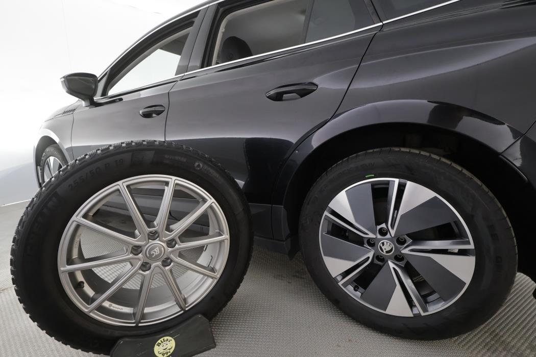 SKODA Enyaq 2023