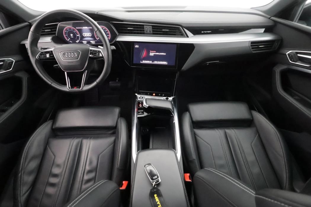 AUDI e-tron 2022
