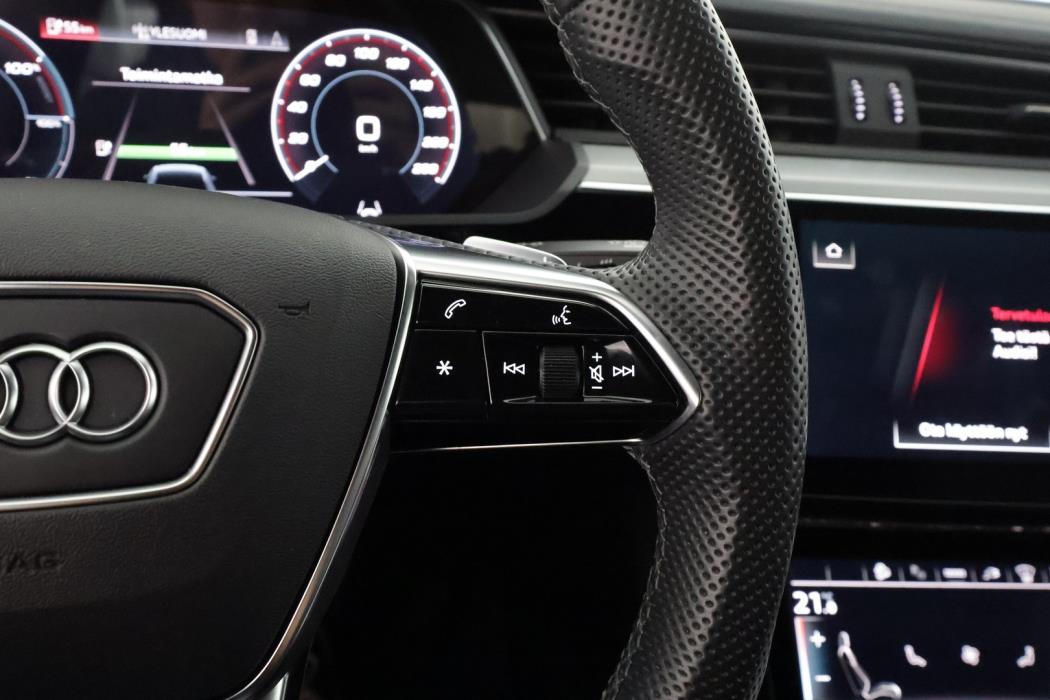 AUDI e-tron 2022