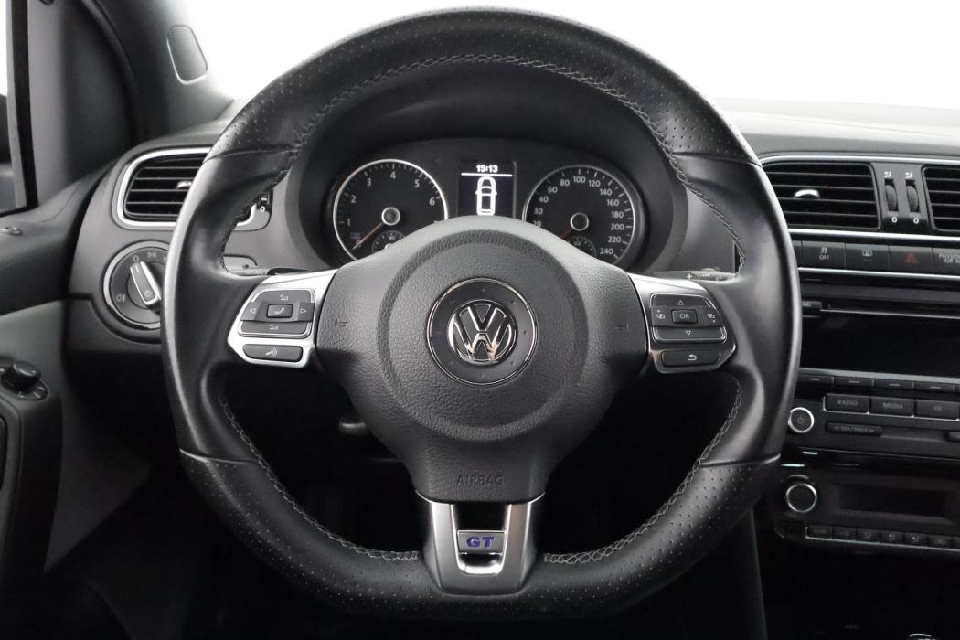 VOLKSWAGEN Polo 2014