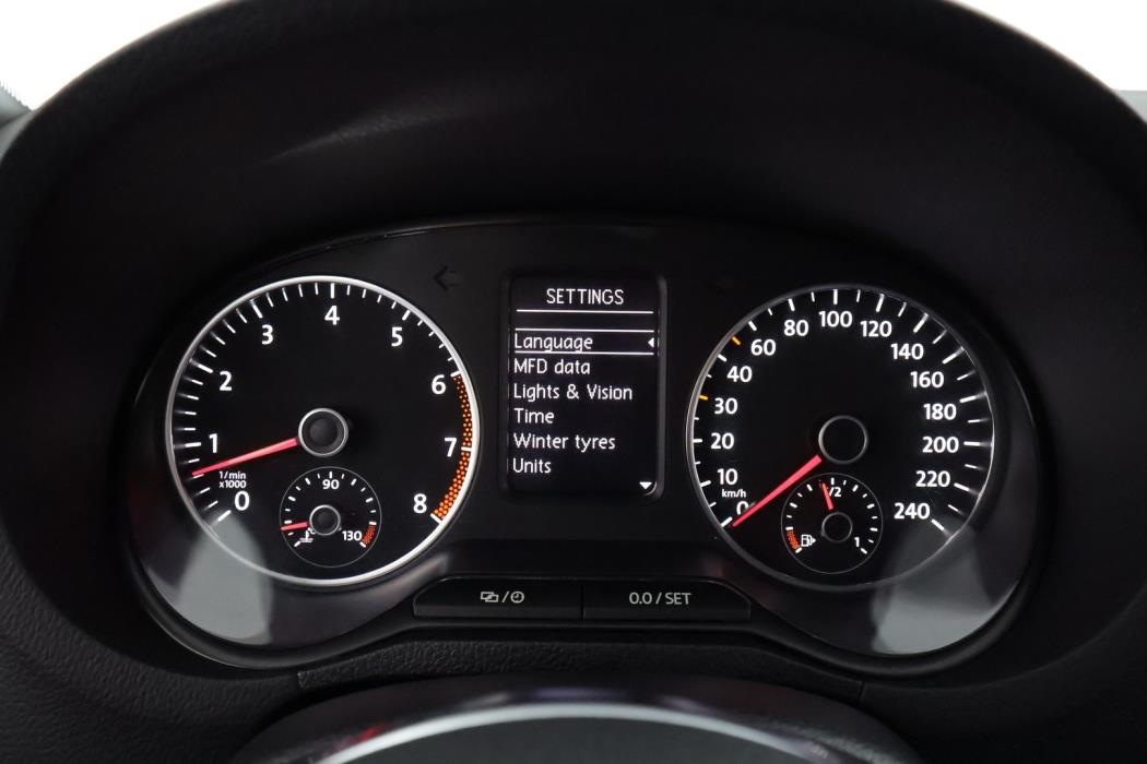 VOLKSWAGEN Polo 2014