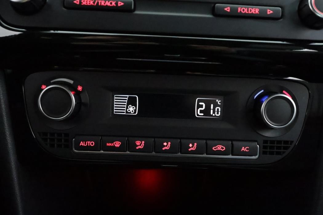 VOLKSWAGEN Polo 2014