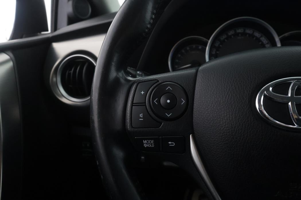 TOYOTA Auris 2014
