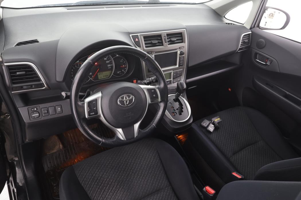 TOYOTA Verso-S 2012