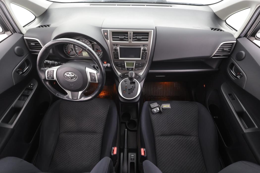 TOYOTA Verso-S 2012
