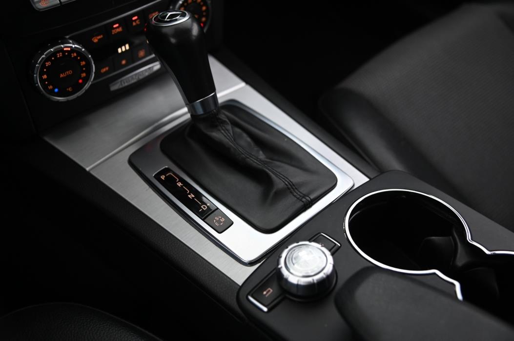 MERCEDES-BENZ C 2011