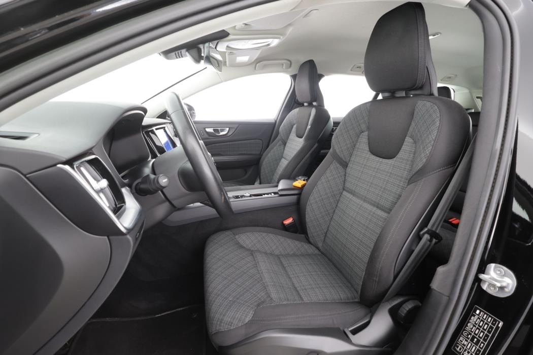VOLVO V60 2023