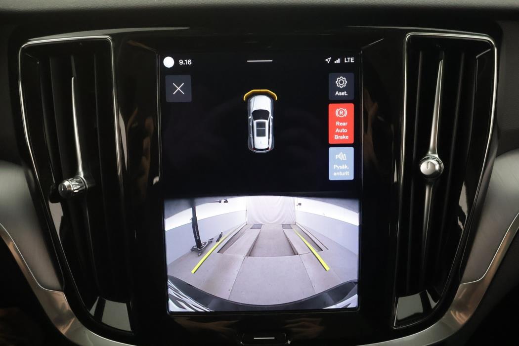 VOLVO V60 2023