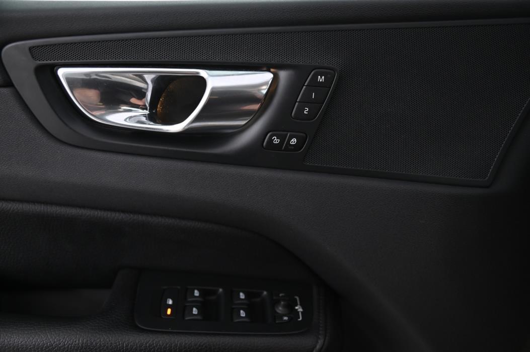 VOLVO XC60 2018