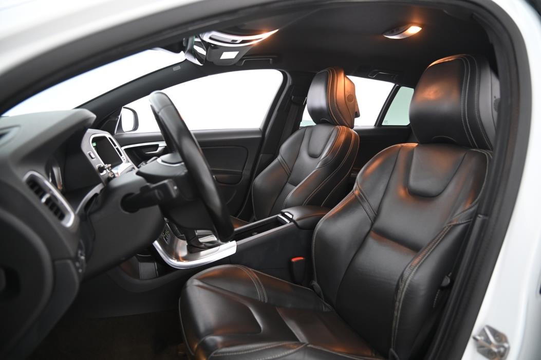 VOLVO V60 2016