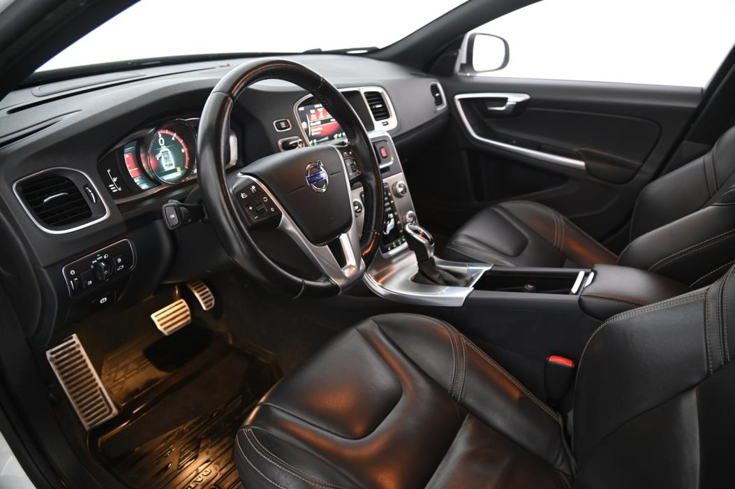 VOLVO V60 2016