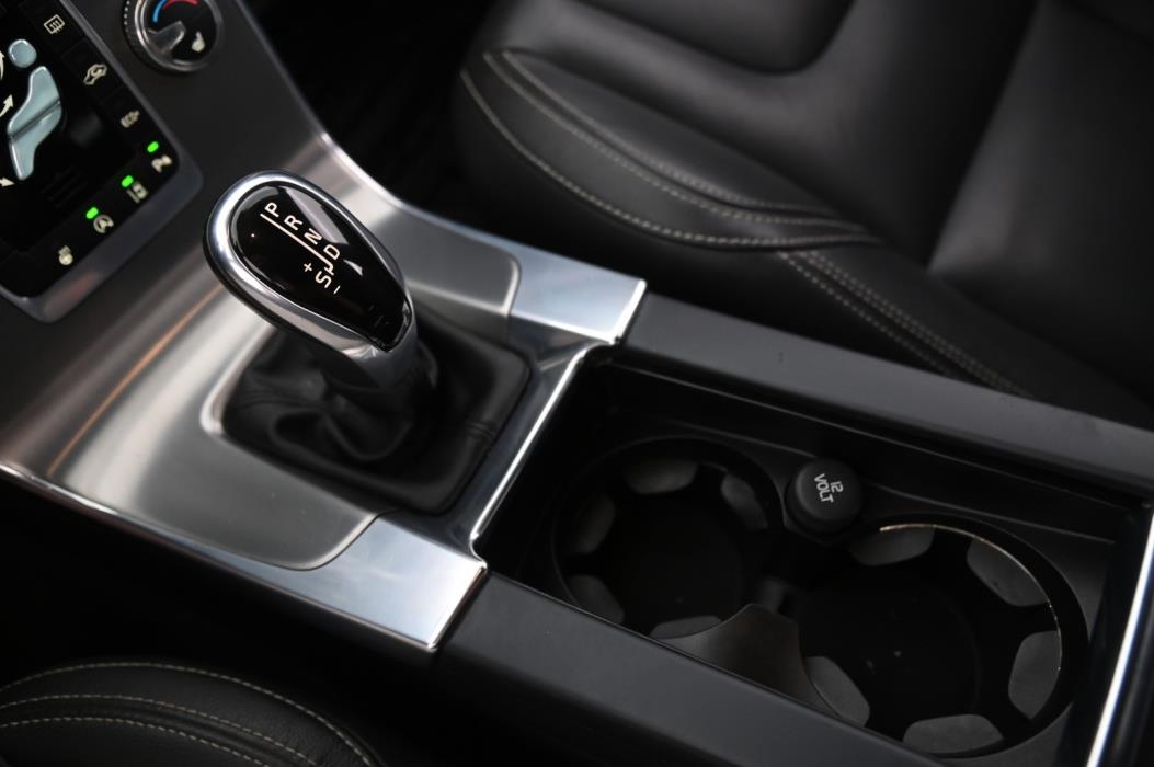 VOLVO V60 2016