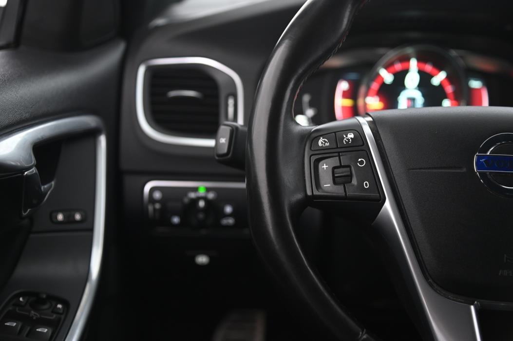 VOLVO V60 2016