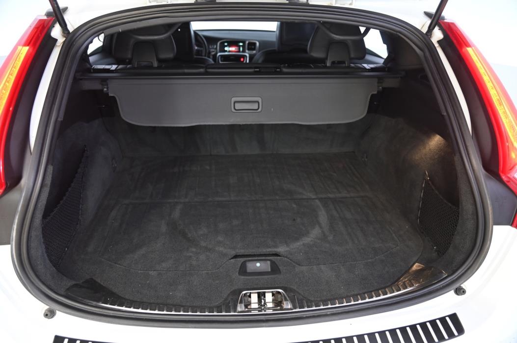 VOLVO V60 2016