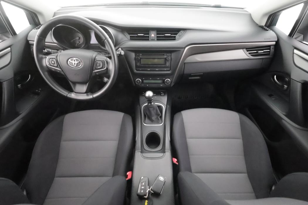 TOYOTA Avensis 2016