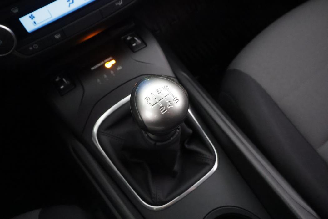 TOYOTA Avensis 2016
