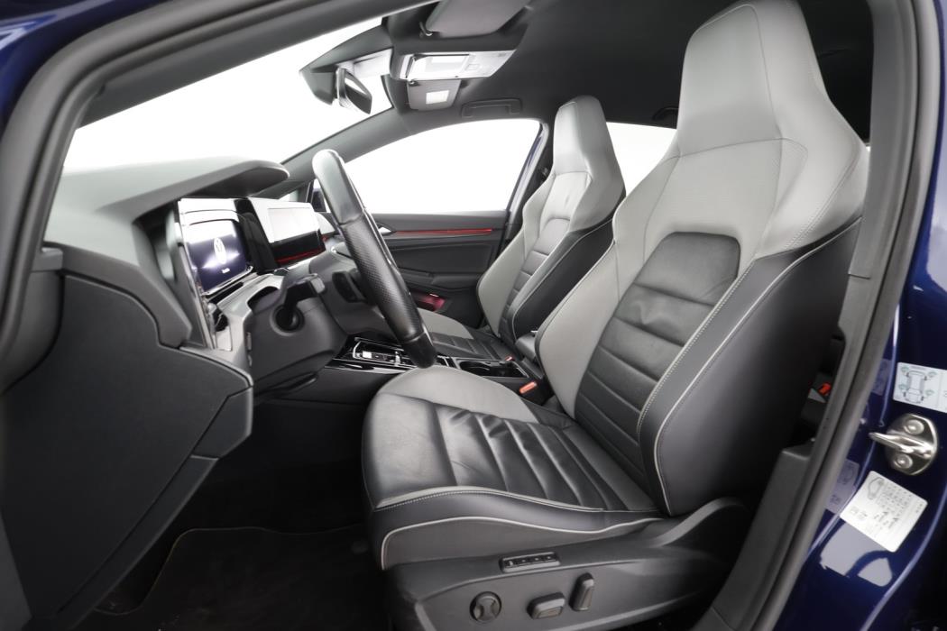 VOLKSWAGEN Golf 2023