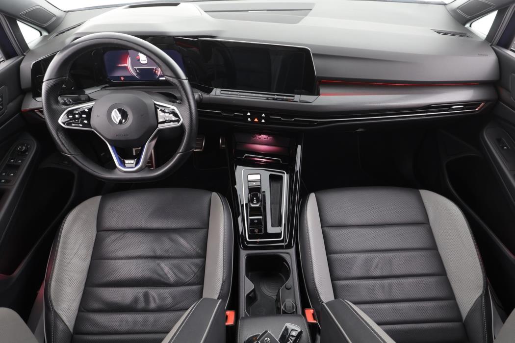 VOLKSWAGEN Golf 2023