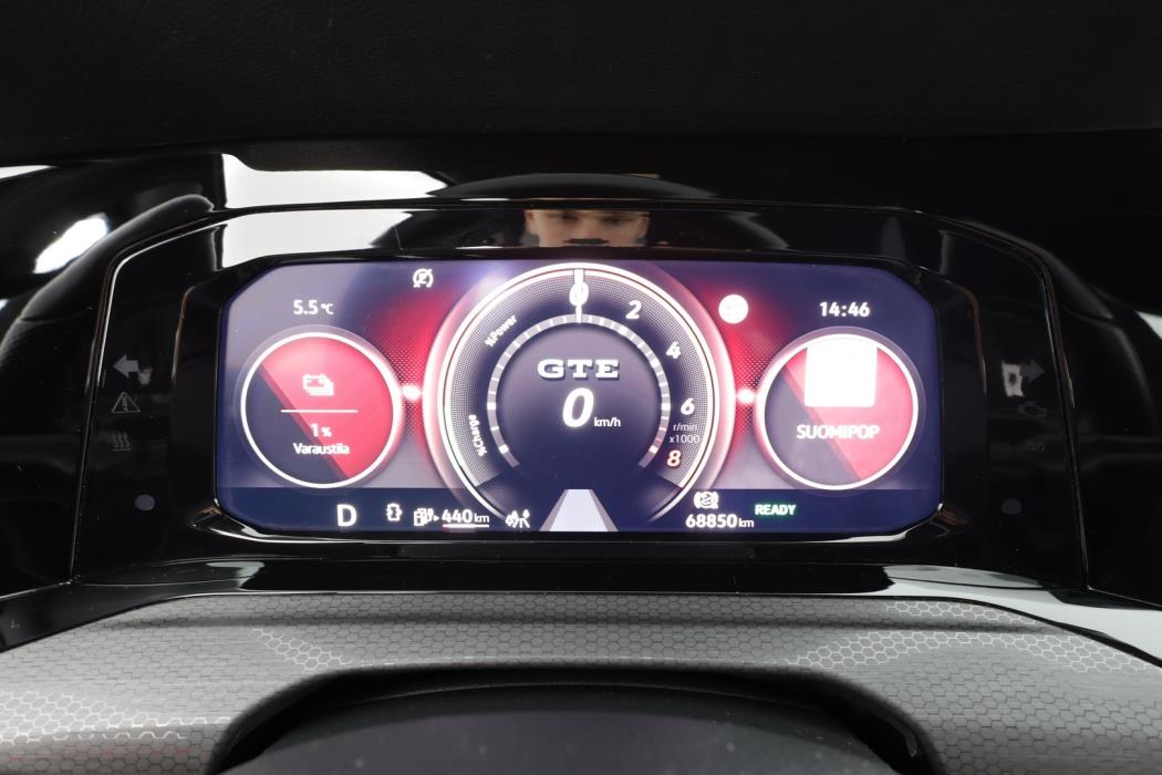 VOLKSWAGEN Golf 2023