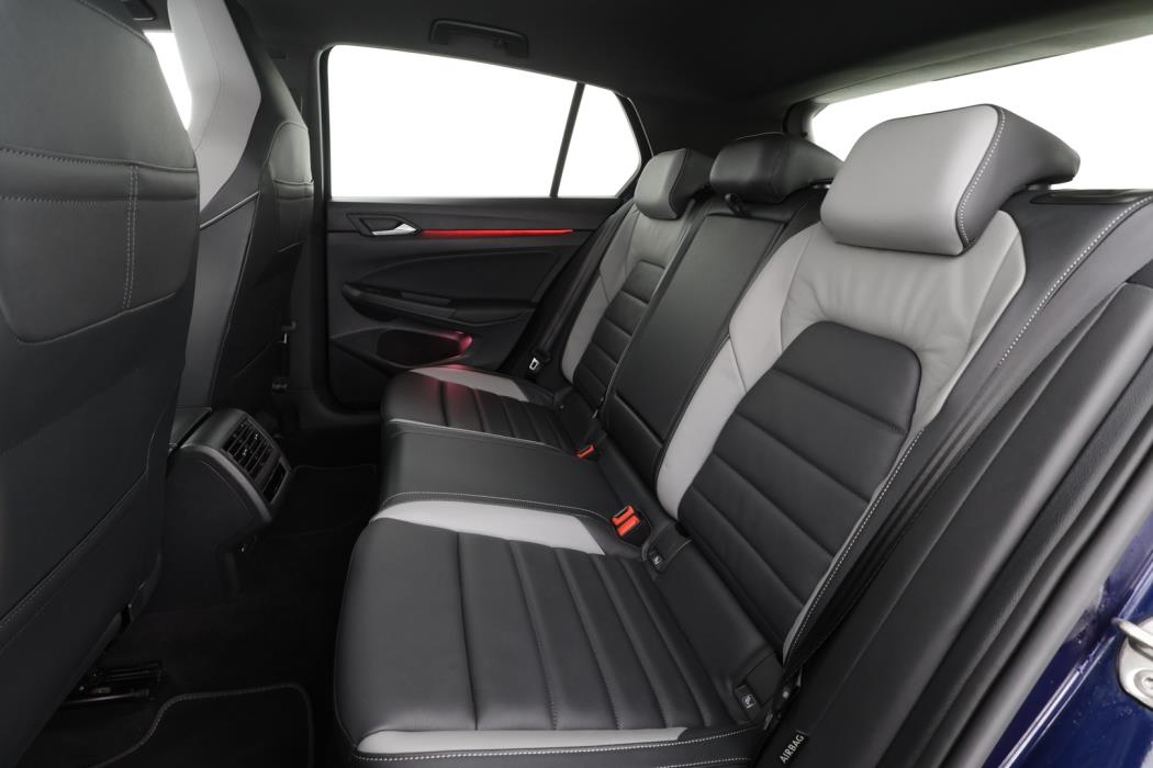 VOLKSWAGEN Golf 2023