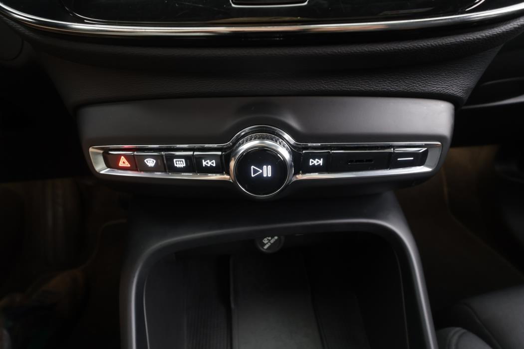 VOLVO C40 2023