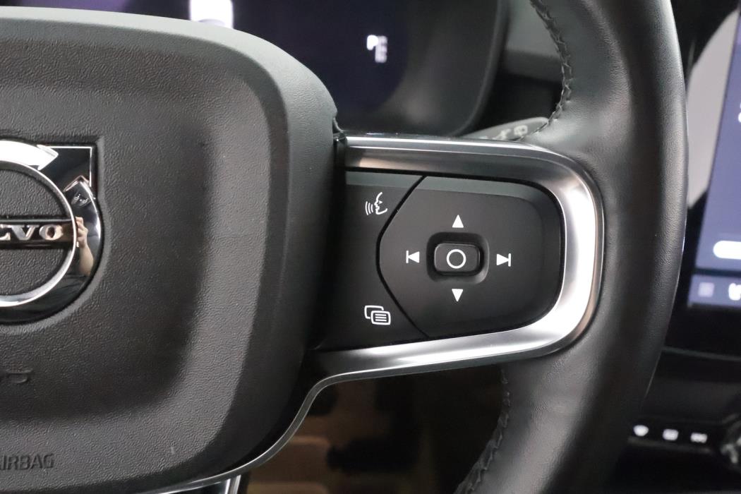 VOLVO XC40 2023