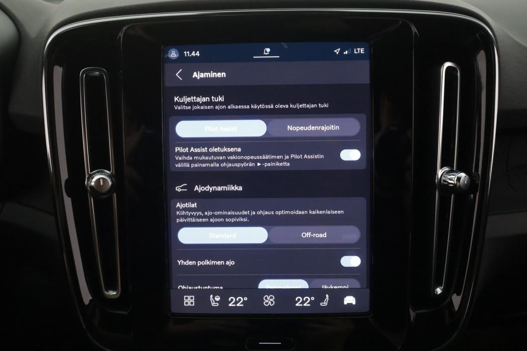 VOLVO XC40 2023