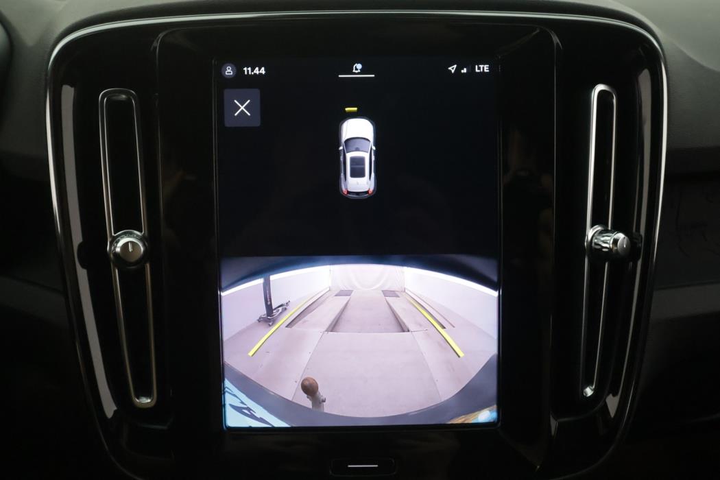 VOLVO XC40 2023
