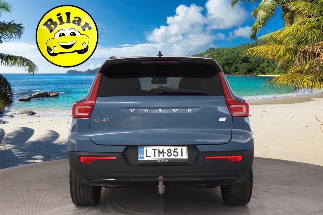 VOLVO XC40 2023