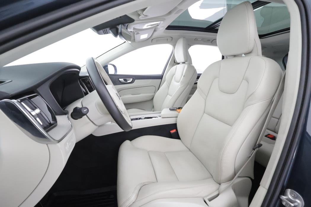 VOLVO XC60 2022