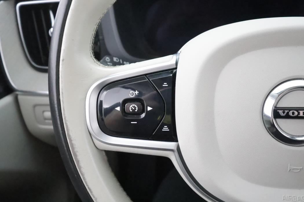 VOLVO XC60 2022