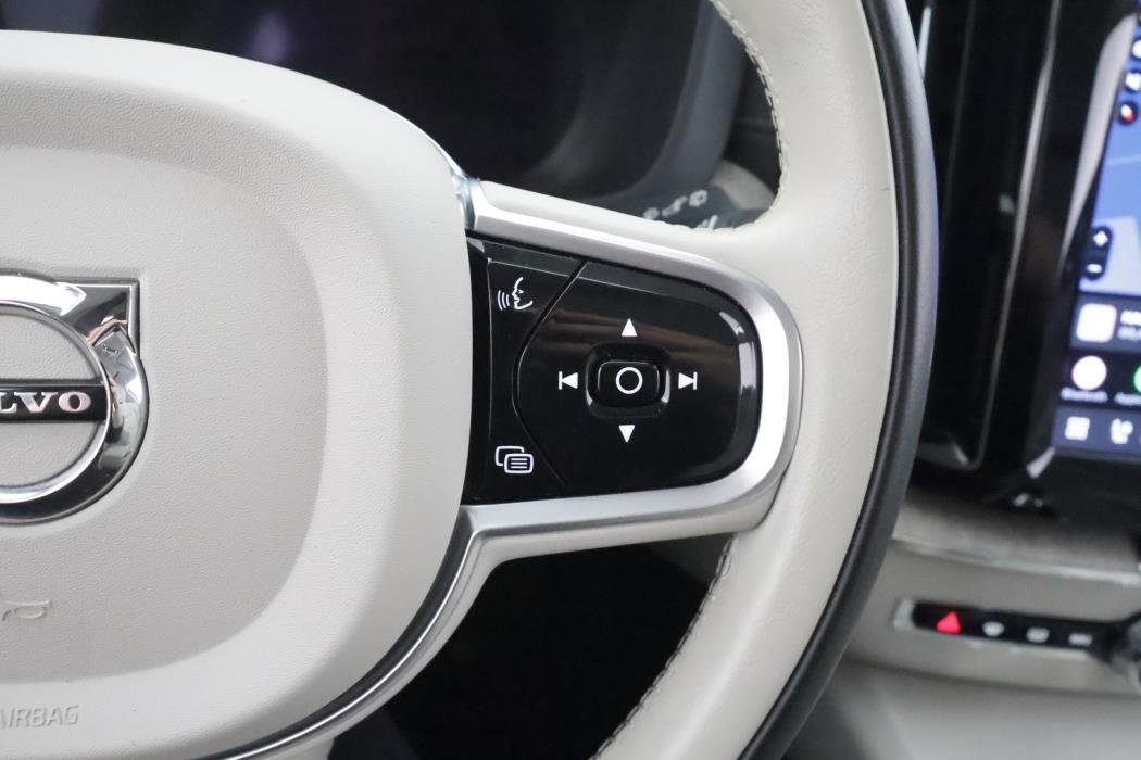 VOLVO XC60 2022