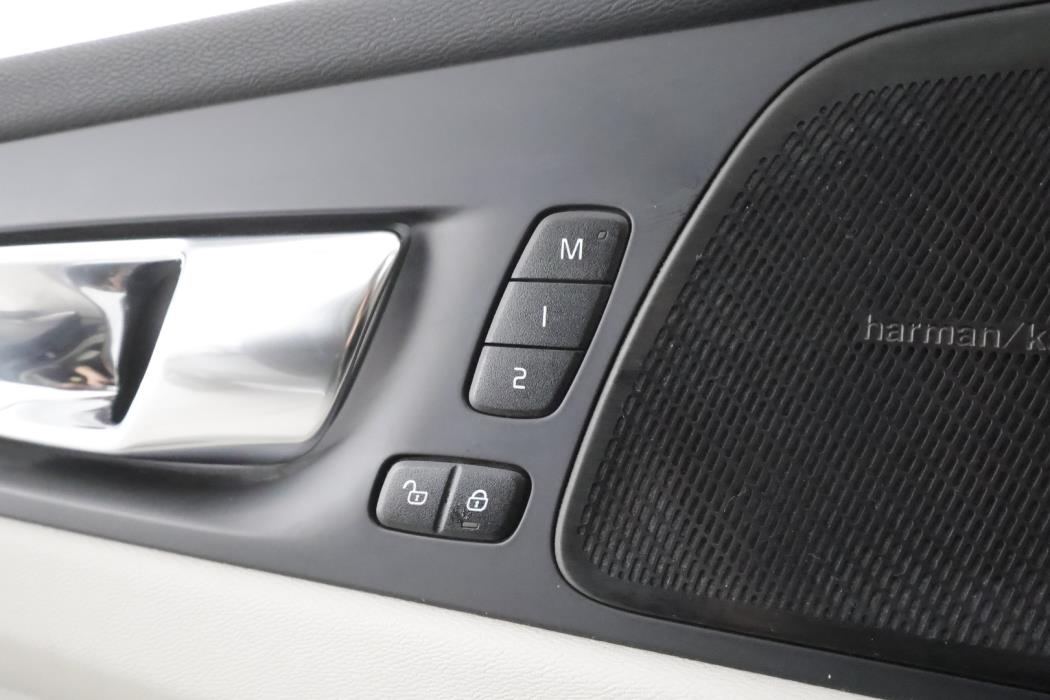 VOLVO XC60 2022